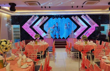 ráp màn hình tại nhà hàng kalina